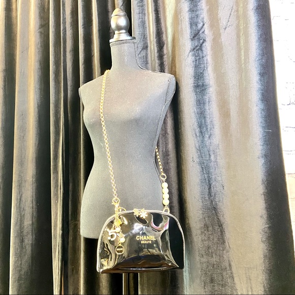 Chanel crossbody cosmetic bag from beauty line with handmade bag charm keychain - Picture 12 of 13